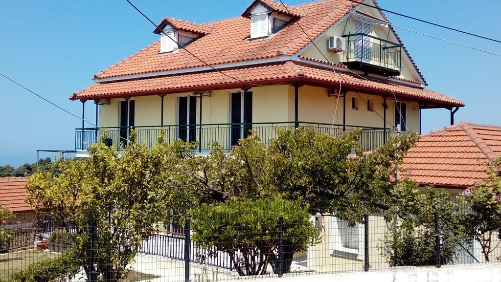 Villa Nefeli ลุทซา ภายนอก รูปภาพ